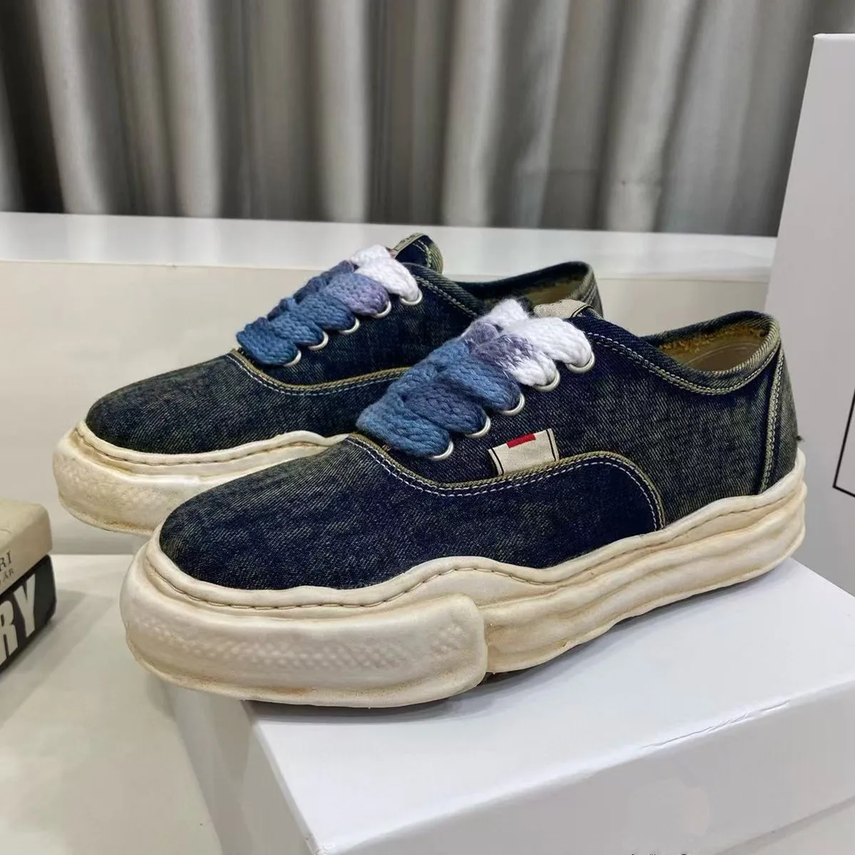 Sneakers Versatili da Uomo Nuo - Leather Sneaker Care Kit recensione e prezzo